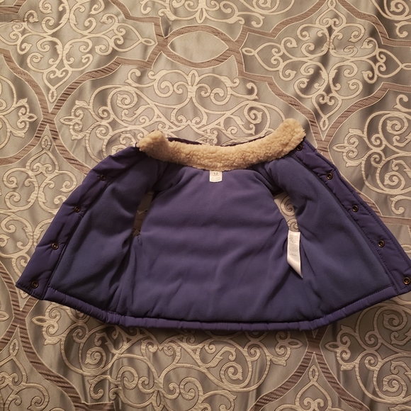 Carter's kids Puffer Vest. - Picture 7 of 11